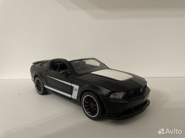 Ford mustang 2012 1:24