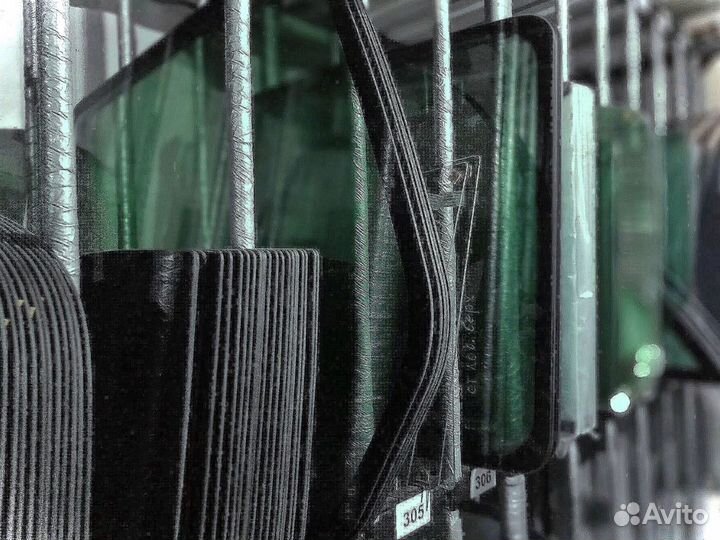 Стекло кузовное заднее левое на Нуundai 450 lc-7