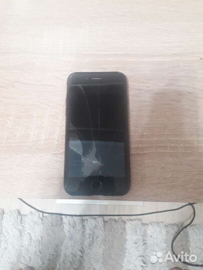 Телефон iPhone 7