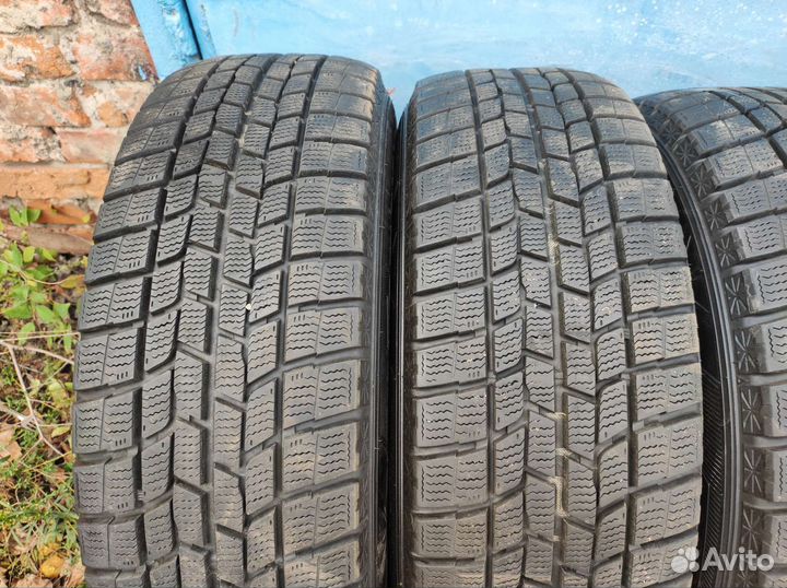 Goodyear Ice Navi 6 215/65 R16