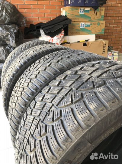 Continental IceContact 2 SUV 275/45 R20