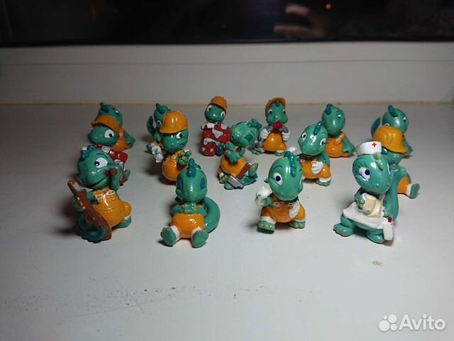 Игрушки из киндер сюрприза 90х, динозаврики
