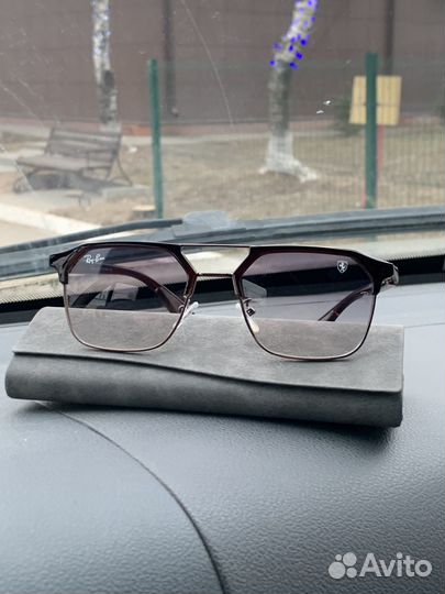 Солнцезащитные очки Ray-Ban