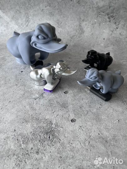 Злая утка на капот автомобиля