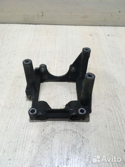 Кронштейн гидроусилителя Ауди A8 D2