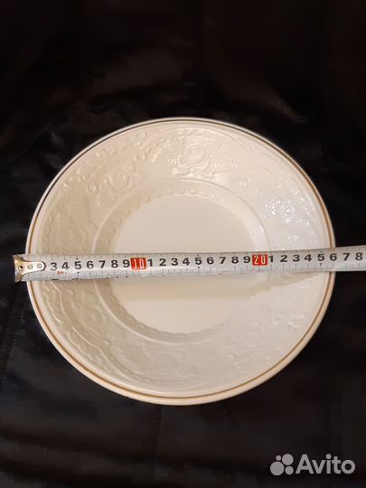 Блюдо с рельефным рисунком. Винтаж. зик