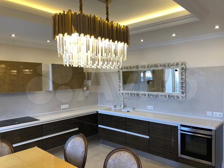 3-к. квартира, 120 м², 5/14 эт.