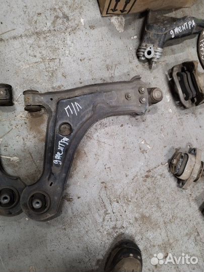 Рычаг подвески передний левый Daewoo Gentra B15D2