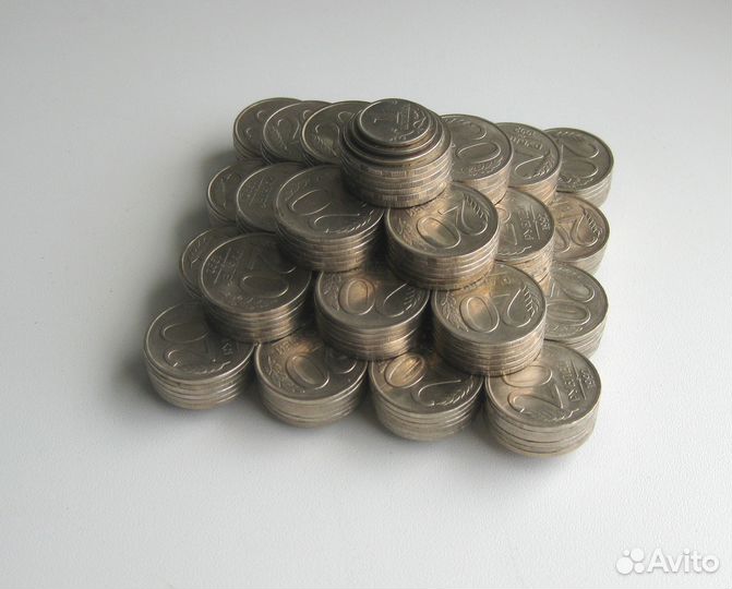 Пресс-папье пирамида из монет