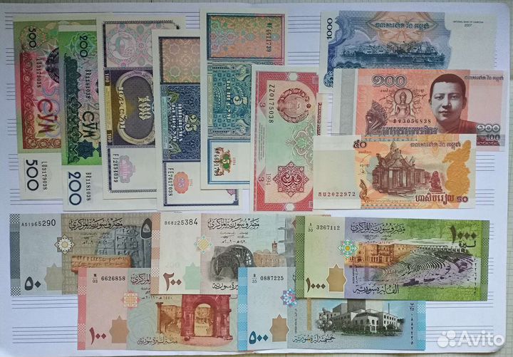 Набор банкнот разных стран