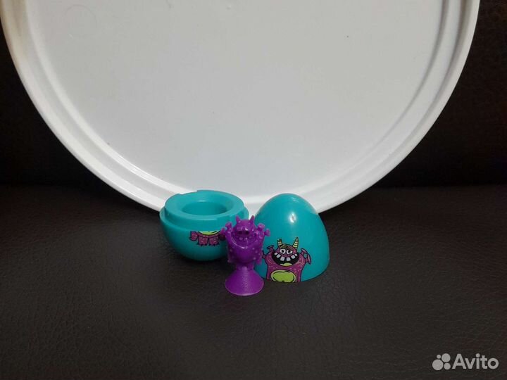 Яйца треснутые/ яйца с прилипалами