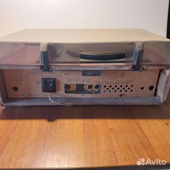 Виниловый проигрыватель