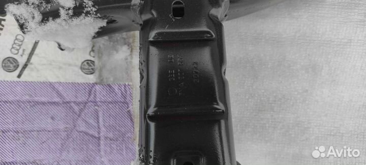 Усилитель заднего бампера Volkswagen Tiguan