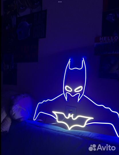 Неоновая вывеска «Бэтмен»
