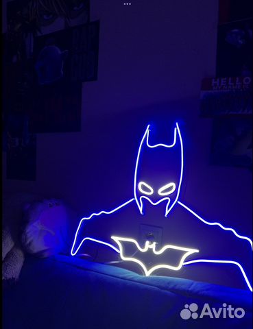 Неоновая вывеска «Бэтмен»