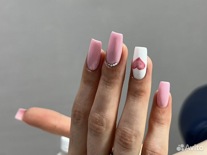 Модель на маникюр