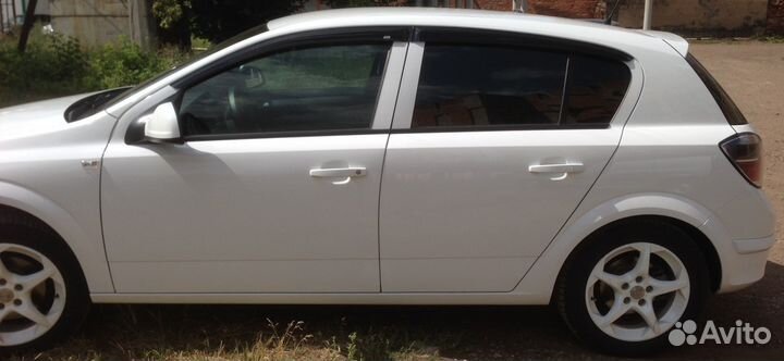 Дефлектор двери Opel Astra H хэтчбек с 2004