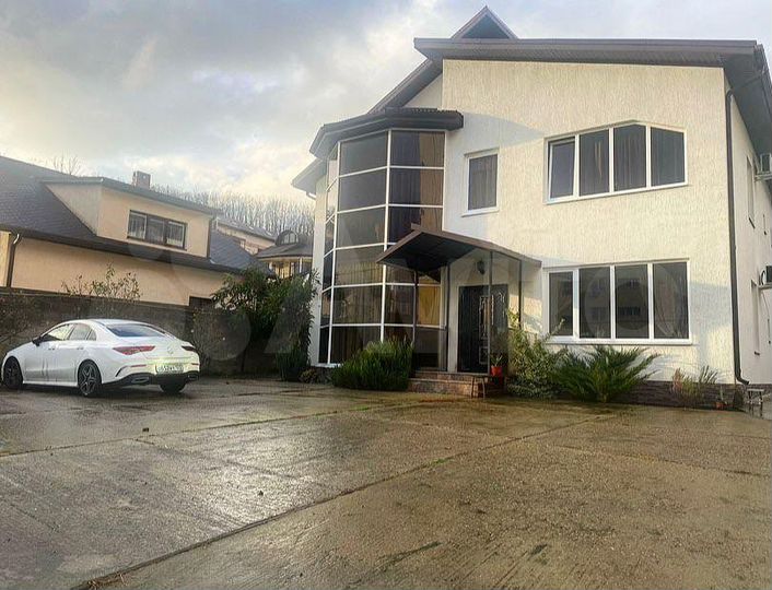 Дом 240 м² на участке 6,5 сот.