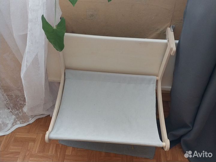 Лежанка для кошек на батарею