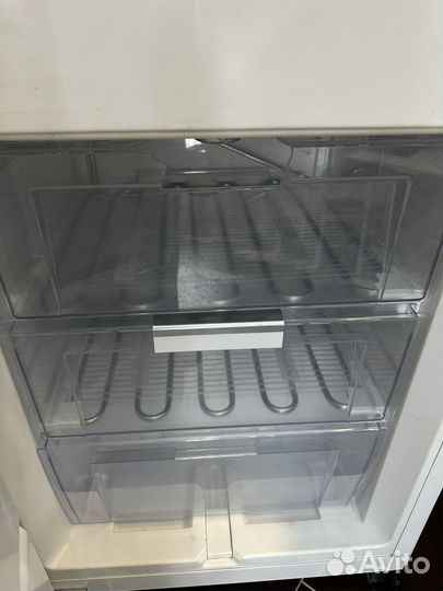 Встраиваемый Холодильник whirlpool IKEA