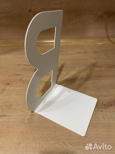 Книгодержатель металлический буква В IKEA