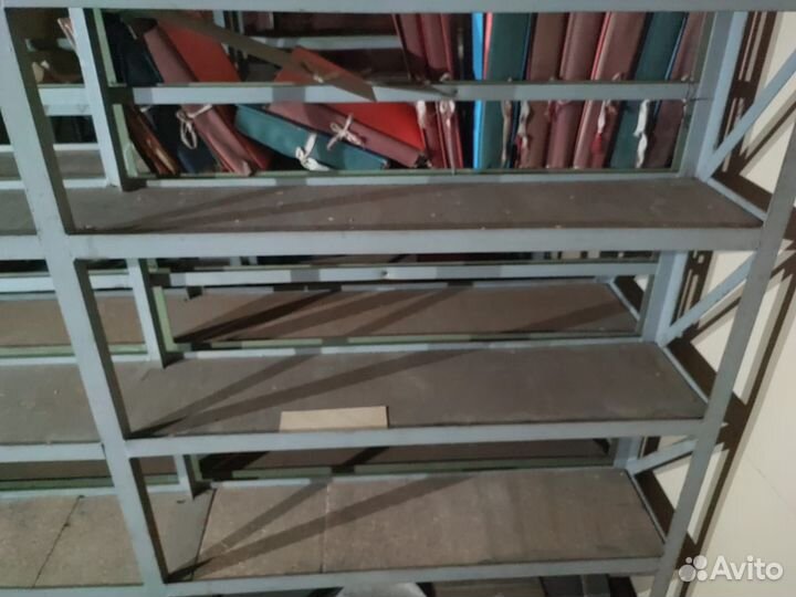 Продам стеллажи и контейнера металлические