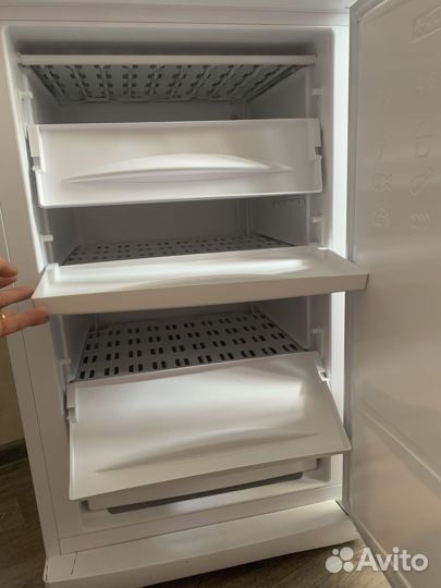 Новая морозильная камера indesit