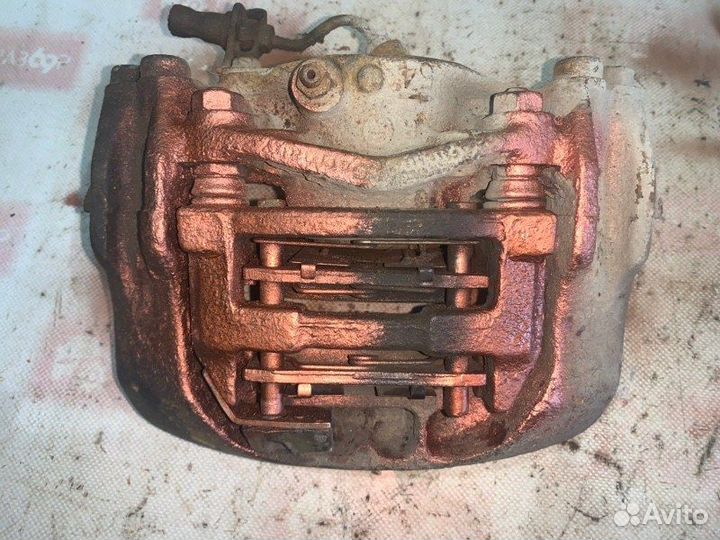 Суппорт передний правый Volkswagen Transporter T4