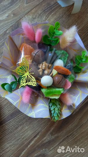 Подарок женщине сладкий букет