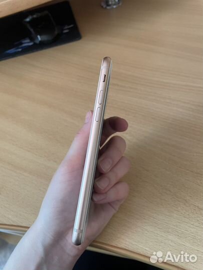 Телефон iPhone 8 64 gb
