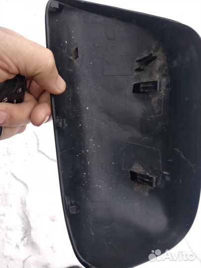 Крышка зеркала правая Toyota