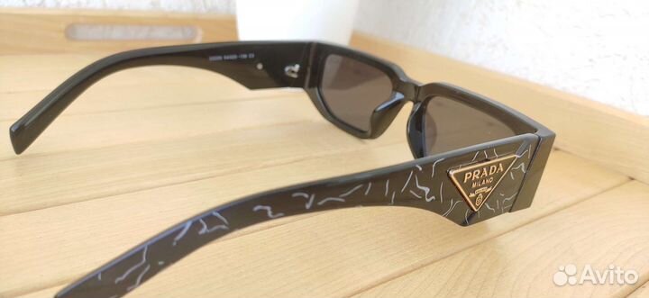 Солнцезащитные очки prada