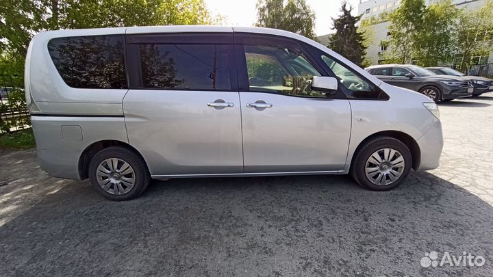 Nissan Serena 2.0 CVT, 2012, 176 000 км