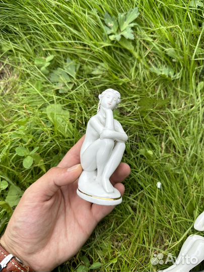Статуэтки «Лфз девушка на камне, гжель пляжница»