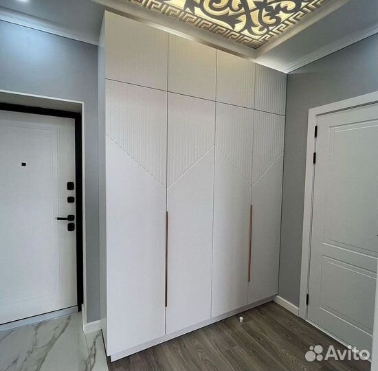 Шкаф напольный