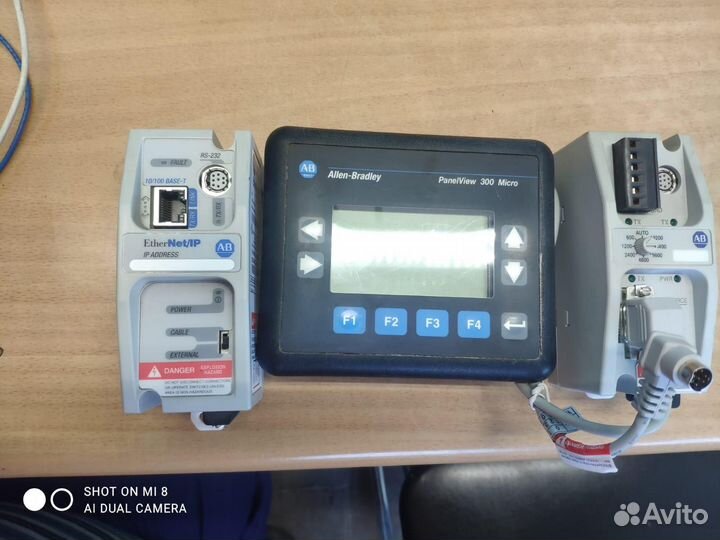 Панель оператора: PanelView 300 Mikro (2711-M3A19L