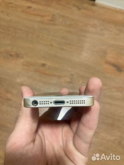 iPhone SE, 16 ГБ