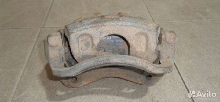 Суппорт передний правый Hyundai Sonata 4 EF