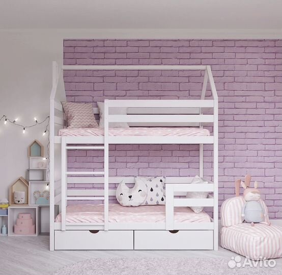 Кровать двухьярусная из массива новая