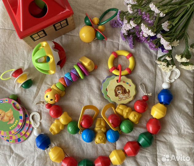 Развивающие игрушки погремушки дом Икея пакетом
