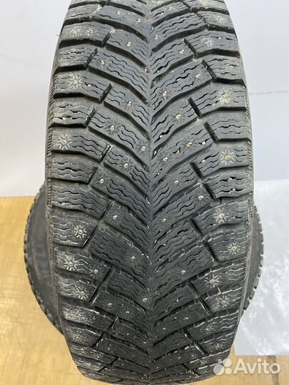 Michelin X-Ice North 4 215/60 R16