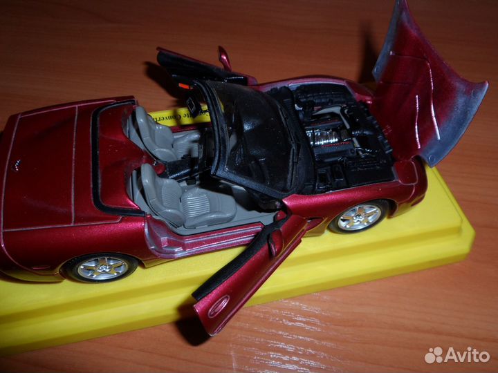 Машинка Chevrolet Corvette Convertible 1/24