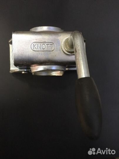 Хомут опорного элемента на легковой прицеп