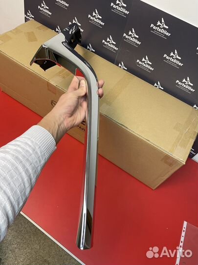 Молдинг решетки радиатора dfr7507k0d Mazda