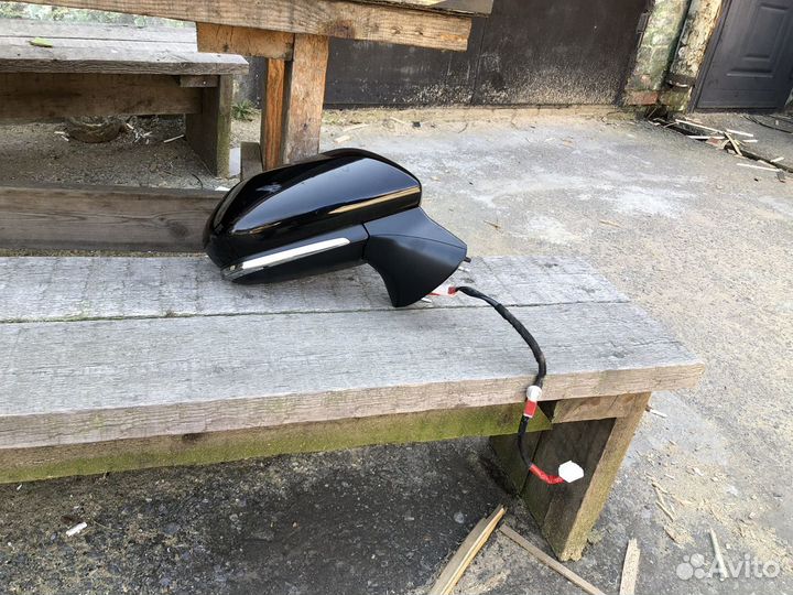 Правое зеркало Toyota Camry 2018-2022