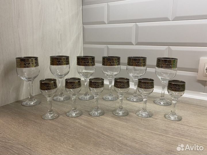 Набор бокалов и рюмок