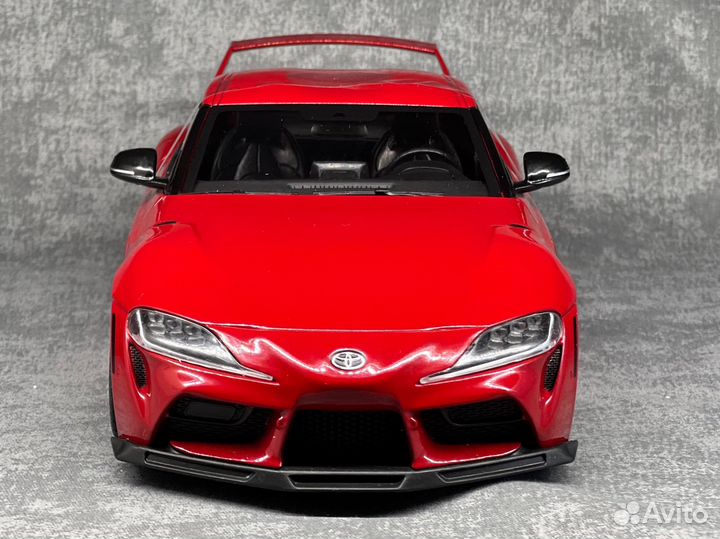 Модель toyota supra 1/18 solido