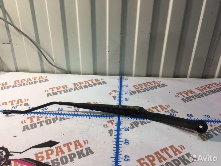 Мазда 6 Держатель дворника левый Лев