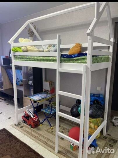 Кровать-чердак домик