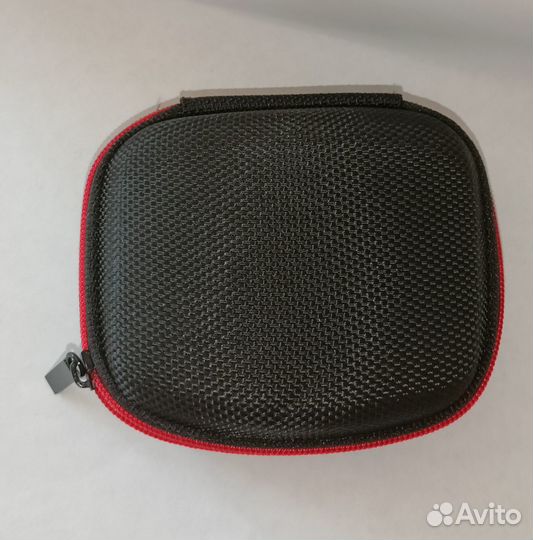 Чехол новый жёсткий для наушников
